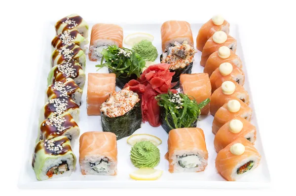 Japanse sushi met vis en rijst — Stockfoto