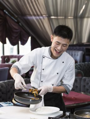 Japon Şef yemek hazırlama