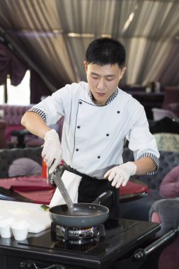 Japon Şef yemek hazırlama