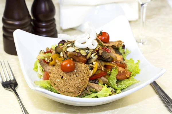 Tavşan karaciğer Roka Salatası — Stok fotoğraf