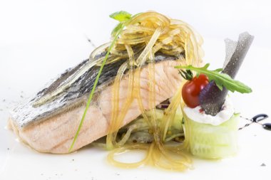 sebzeli fırında somon fileto