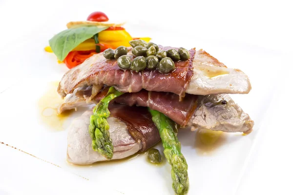 Meat with asparagus — Stock Photo, Image