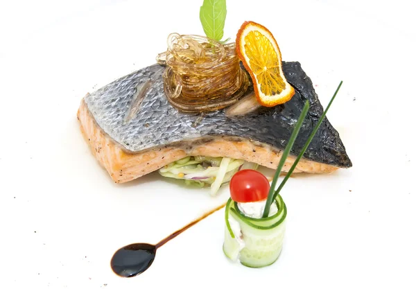 Baked salmon fillet with vegetables — Stock Photo, Image