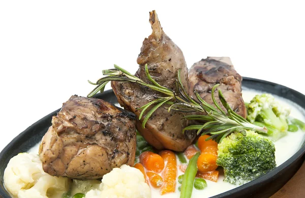 Roasted rabbit meat and potatoes with vegetables — Stock Photo, Image