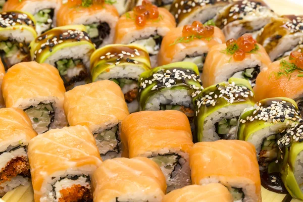 Japońskie sushi, ryby i owoce morza — Zdjęcie stockowe