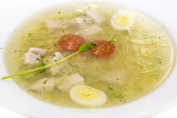 Куриный суп с лапшой и яйцами — стоковое фото
