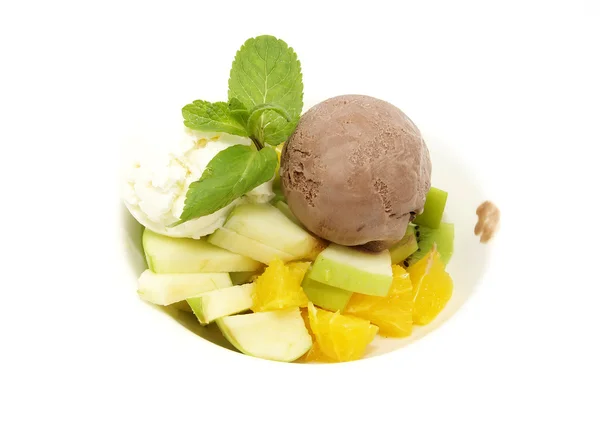 アイスクリームとフルーツサラダ — ストック写真