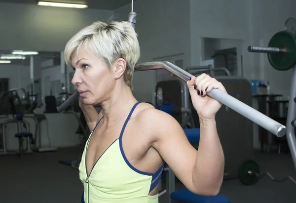 Concursos de musculación femenina adulta — Foto de Stock