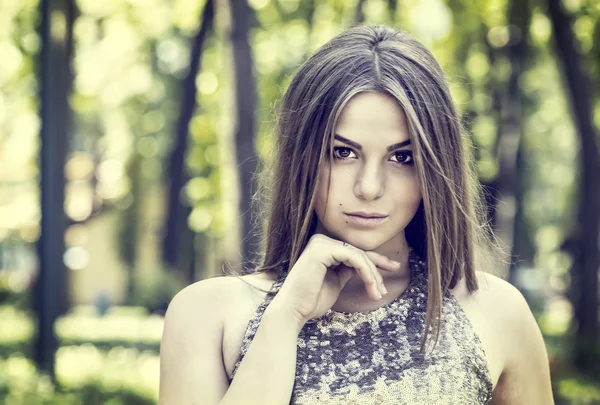 Chica en el parque — Foto de Stock