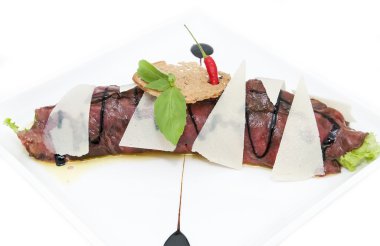 Carpaccio otlar ve peynir ile