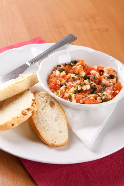 Torradas com tomate, queijo ralado e aipo — Fotografia de Stock