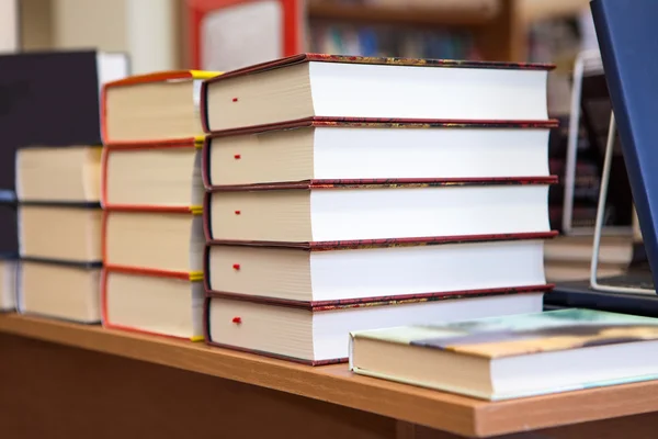 Stapels van boeken — Stockfoto