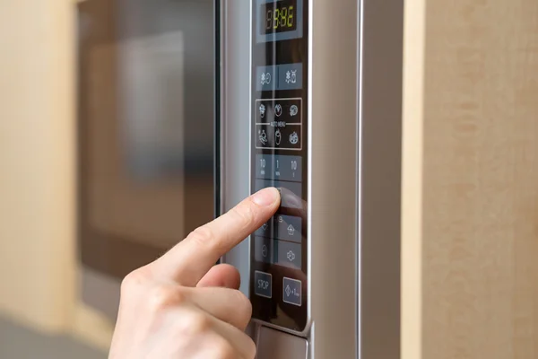 Using microwave oven — Stock Photo, Image