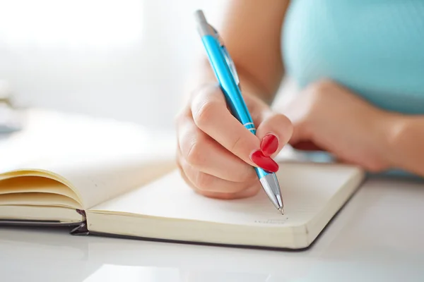 Young woman writes to black diary — Stock Photo, Image