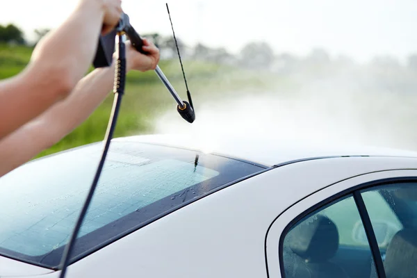 Man washing his car — Stock Photo, Image