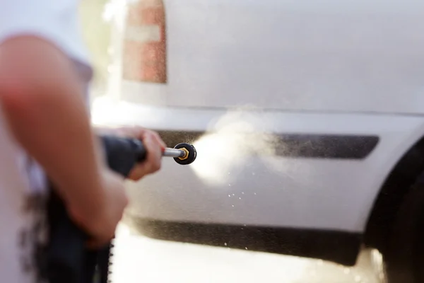 Man washing his car — Stock Photo, Image