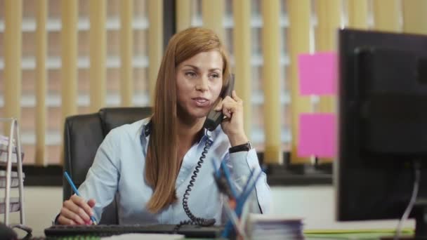 Portrait of business woman working in office — Stock Video