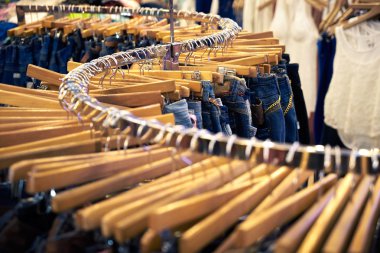 giyim ve perakende mağaza-dükkan ile jeans.tif görünümünü