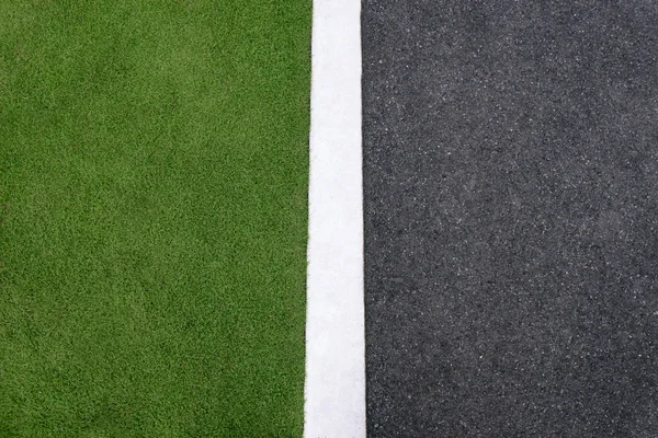 Hoge hoekmening van asfalt van street en gras — Stockfoto