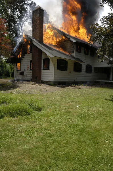 Pożar domu — Zdjęcie stockowe