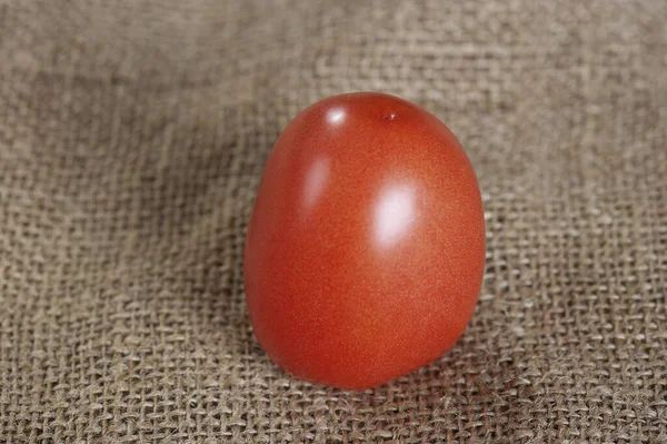 Tomate Rouge Sur Toile Jute Plan Studio — Photo