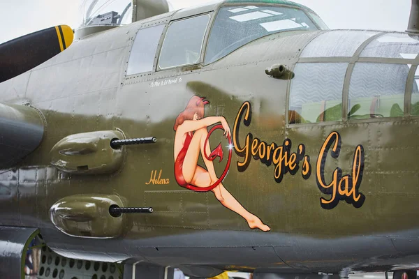 Cleveland Hava Gösterisi. Eylül 2022. Dünya Savaşı B-25 Mitchell bombardıman uçağı gövdesi çıkartması