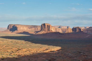 Utah USA 'da. Ulus Parkı popoları ve gün batımı.