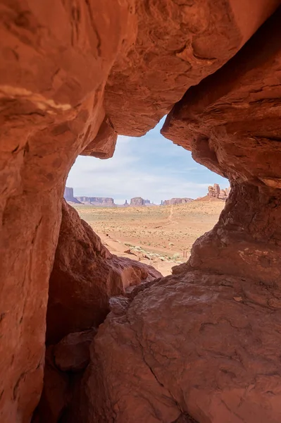 岩の形成を通して見られるアメリカ南西部の風景 — ストック写真