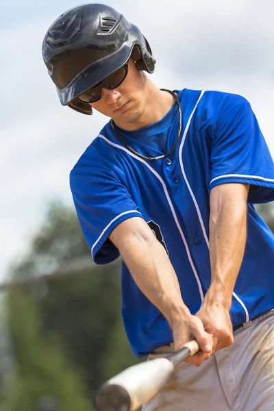 Jogador de beisebol adolescente — Fotografia de Stock