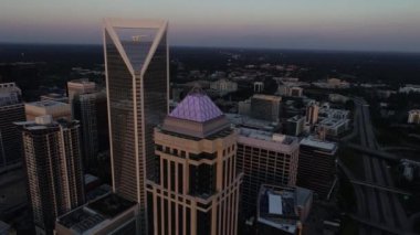 Charlotte, ABD 'nin Kuzey Carolina eyaletindeki en kalabalık şehirdir. Piedmont 'ta yer alan şehir, ABD' nin en kalabalık 16. şehridir..