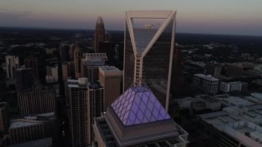 Charlotte, ABD 'nin Kuzey Carolina eyaletindeki en kalabalık şehirdir. Piedmont 'ta yer alan şehir, ABD' nin en kalabalık 16. şehridir..