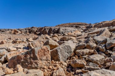 Gara Medouar (ayrıca Jebel Mudawwar, Gara Mdouar veya Mdoura olarak da bilinir), Fas 'ın Sijilmasa kenti yakınlarında bulunan at nalı şeklinde bir jeolojik oluşum.. 