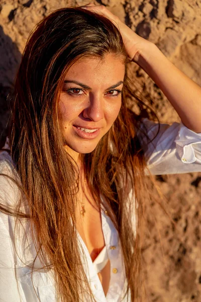 Beautiful Hispanic Model Enjoys Arizona Desert Winters Day — Stock Photo, Image