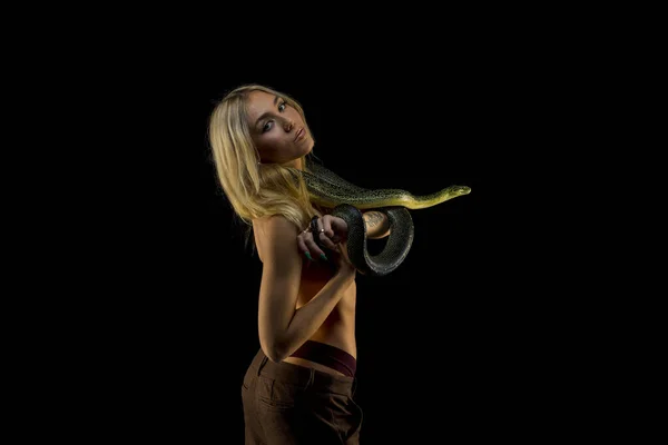 Gorgeous Blonde Model Poses Topless Boa Snake Studio Environment — Fotografia de Stock