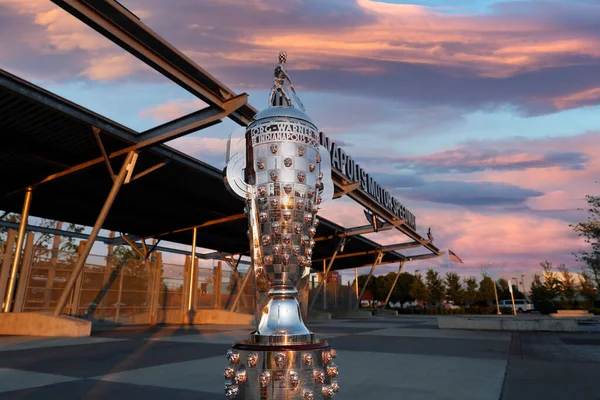 Borg Warner Trophy Sits Front Indianapolis Motor Speedway Indianapolis 500 — Stock Photo, Image