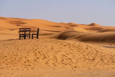 Fas 'taki büyük Sahra çölünde kum tepeleri.