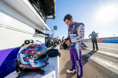 Tokyo, Japonya 'dan TAKUMA SATO (51) St. Petersburg, Florida, ABD' deki St. Petersburg Sokakları 'nda düzenlenen Firestone Grand Prix için pratik yapmaktadır..