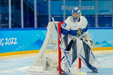 11 Şubat 2022 - Pekin, Hebei, CHN: Harri SATERI (FIN) Pekin, Hebei, Çin 'de düzenlenen 2022 Kış Olimpiyatları sırasında Ulusal Salon Stadyumu' nda oynanan Mens Buz Hokeyi karşılaşmasında Letonya 'ya karşı oynadı. Finlandiya maçı 3-1 kazandı..