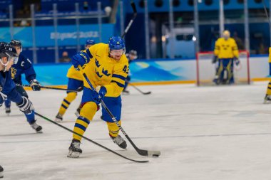 13 Şubat 2022 - Pekin, Hebei, CHN: Joakim NORDSTROM (SWE) Pekin, Hebei, Çin 'deki Pekin 2022 Kış Olimpiyatları' ndaki Ulusal Salon Stadyumu 'nda oynanan Mens ön eleme turunda Finlandiya' ya karşı oynadı. Finlandiya uzatmalarda 4-3 kazanıyor.  