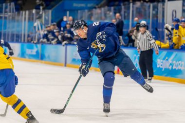 13 Şubat 2022 - Pekin, Hebei, CHN: Joonas NATTiNEN (FIN), Pekin, Hebei, Çin 'deki 2022 Kış Olimpiyatları' nda Pekin Ulusal Salon Stadyumu 'nda oynanan ön eleme maçında İsveç' e karşı oynadı. Finlandiya uzatmalarda 4-3 kazanıyor.  