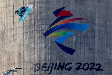 14 Şubat 2022 - Pekin, Hebei, CHN: Kalle JARVILEHTO (FIN) Pekin, Hebei, Çin 'deki 2022 Kış Olimpiyatları sırasında Büyük Ar Shougang' da düzenlenen Mens Snowboard Büyük Hava yarışmasına katıldı.