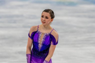 Kamila VALIEVA (ROC), Pekin, Hebei, Çin 'de düzenlenen 2022 Kış Olimpiyatları sırasında Capital Indoor Stadyumu' nda düzenlenen Bayanlar Artistik Patinaj Tekli Patinaj Kısa Programı yarışmasında performans sergilemiştir..