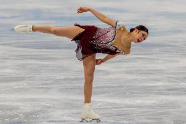 Young You, Pekin, Heibei, Çin 'deki 2022 Pekin Kış Olimpiyatları sırasında Capital Indoor Stadyumu' nda düzenlenen Bayanlar Artistik Patinaj Tekli Yarışması 'nda performans sergiliyor..