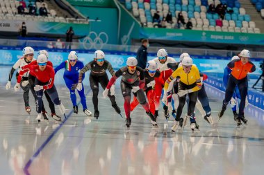 Ulusal Hız Pateni Oval, Pekin, Hebei, Çin 'de düzenlenen 2022 Pekin Kış Olimpiyatları sırasında Mens Speed Skating Mass Start etkinliğine ev sahipliği yapıyor..