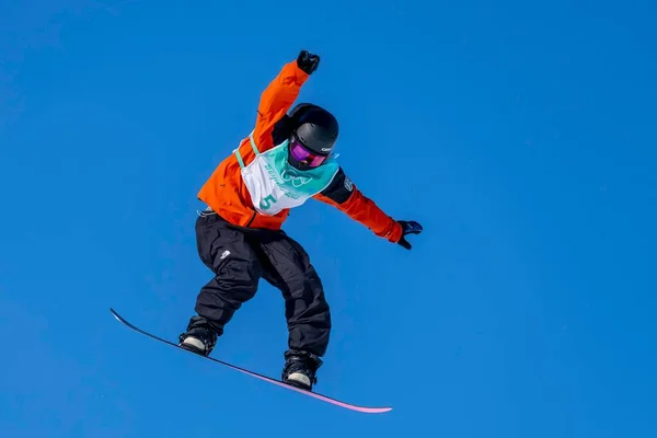2022年2月14日 中国河北北京 在2022年北京冬奥会期间 Enni Rukajarvi Fin 参加了在中国河北省北京举行的大阿寿岗女子滑雪板大赛 — 图库照片