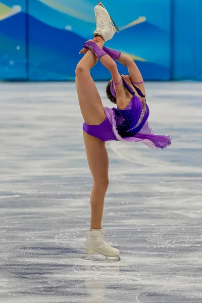 河北省北京で開催された2022年北京冬季オリンピック期間中 首都屋内競技場で開催された女性フィギュアスケートシングル ショート プログラム コンペティションにおいて カミラ バリエヴァ Roc がパフォーマンスを披露 — ストック写真