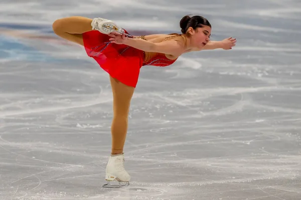 在中国河北省北京2022年冬季奥运会期间 Alysa Liu 参加了在首都体育馆举行的女子花样滑冰短跑比赛 — 图库照片