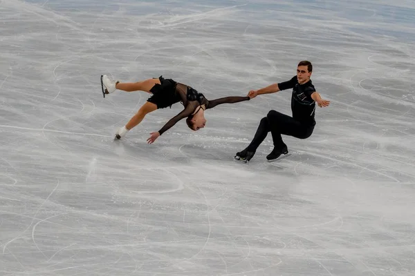マルコ ザンドロンとローラ バルケロ Cze 河北省北京で開催された2022年北京冬季オリンピック期間中に首都屋内競技場で行われたペアフィギュアスケートショートプログラムの競技会でパフォーマンスを行います — ストック写真