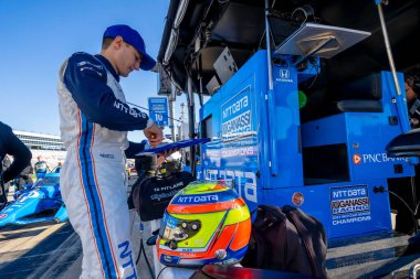 Barcelona, İspanya 'dan ALEX PALOU (10) FT. Worth Texas Motor Speedway' de XPEL 375 için antrenman yapmaya hazırlanıyor..