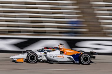 Danimarka 'nın Hedensted şehrinden CHRISTIAN LUNDGAARD (R) (30) FT. Worth Texas Motor Speedway' deki XPEL 375 tatbikat oturumunda ön kısımdan geliyor..